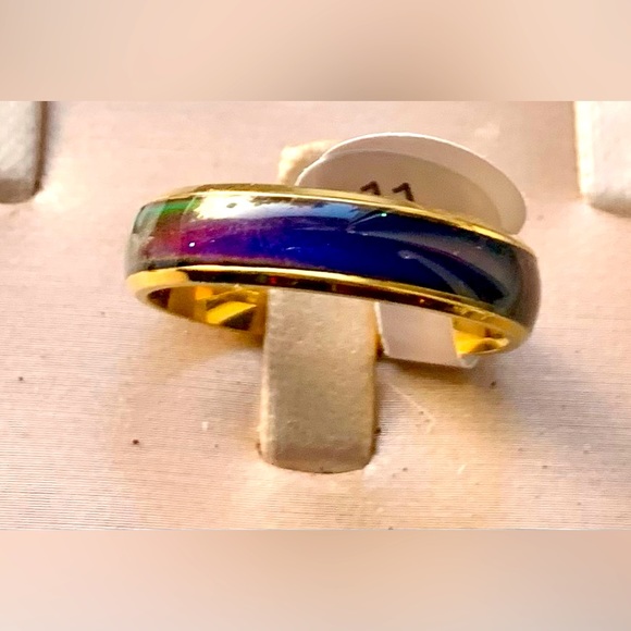 Jewelry - 🔮70s Retro Mood Ring Size 11 NWT Unisex Gold Tone